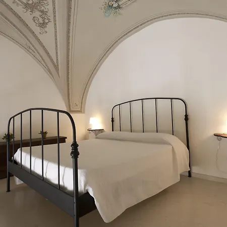 Palazzo Zacheo Bed & Breakfast 3*