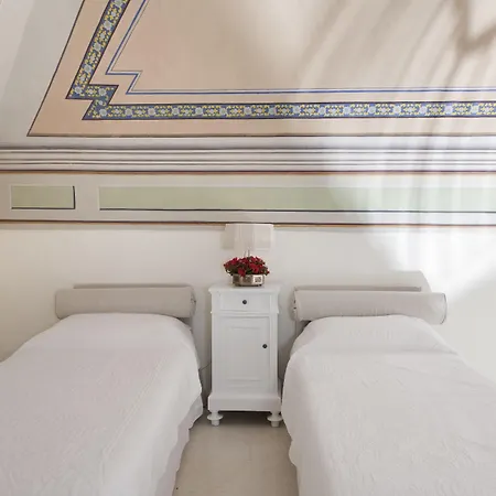 Palazzo Zacheo Nocleg ze śniadaniem 3*